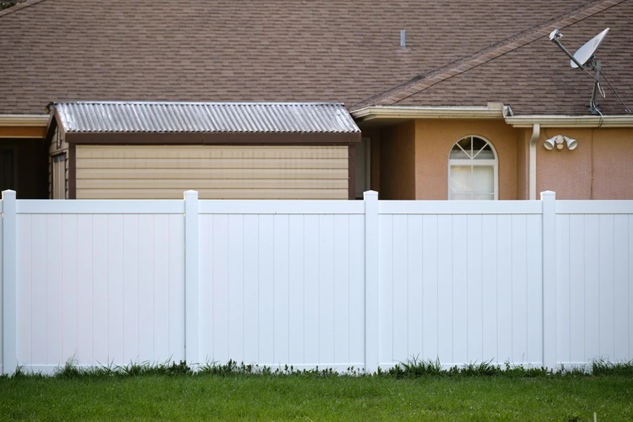 Comparing Vinyl Fencing To Wood And Metal Alternatives St Cloud, FL Comparing Vinyl Fencing To Wood And Metal Alternatives St Cloud, FL