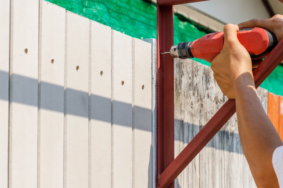 Comparing Vinyl Fencing To Wood And Metal Alternatives in St Cloud, FL Comparing Vinyl Fencing To Wood And Metal Alternatives in St Cloud, FL