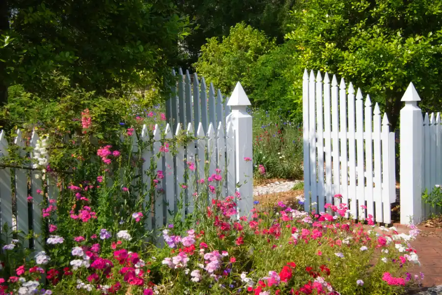 Professional Picket Fencing in St Cloud, FL Professional Picket Fencing in St Cloud, FL